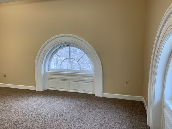 Amesbury Building : 100 Main St, Amesbury, MA 01913